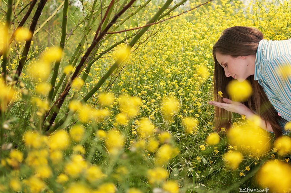 Austin lifestyle portrait photographer girl woman flowers wildflowers nature