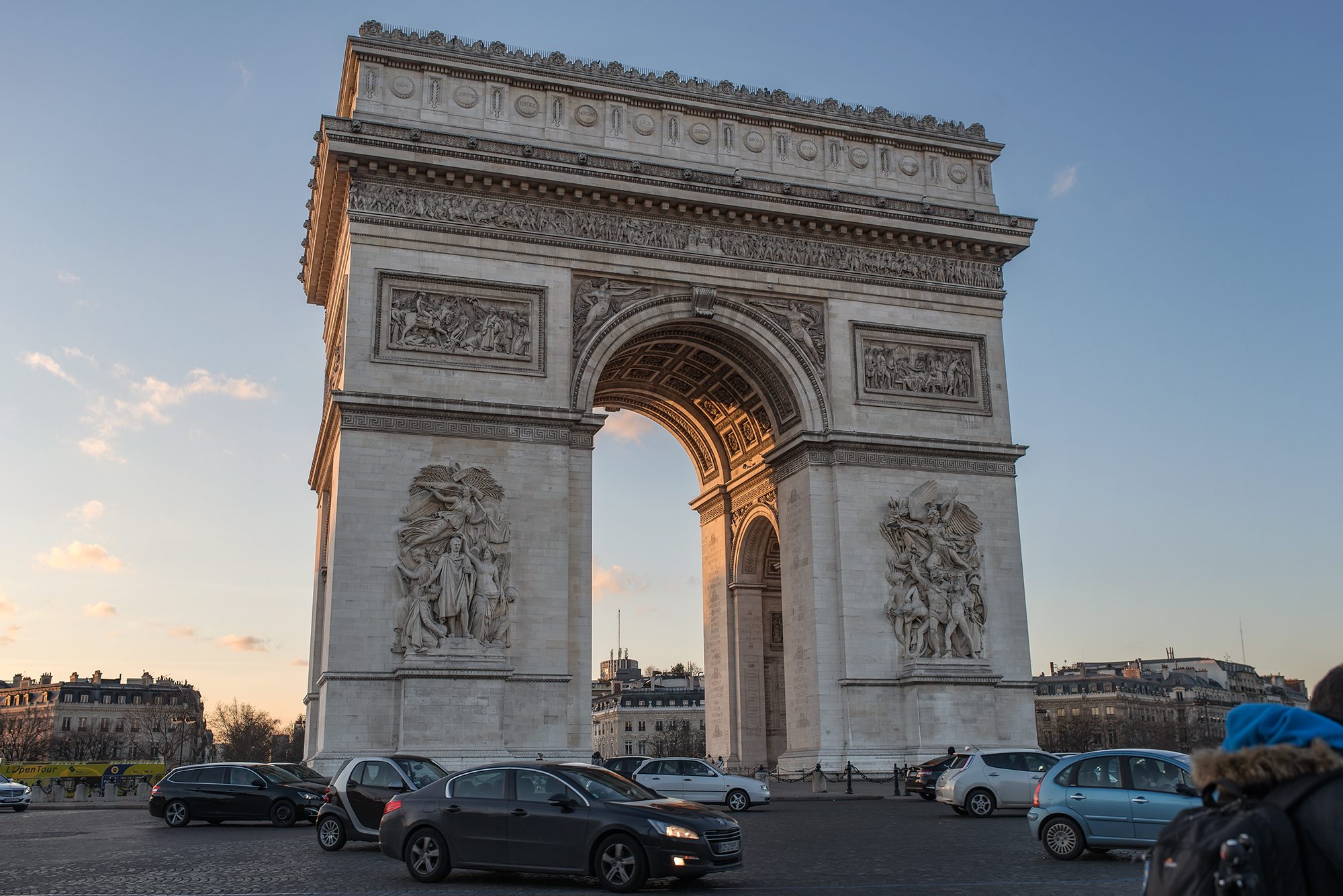 Paris travel street photographer Arc de Triomphe